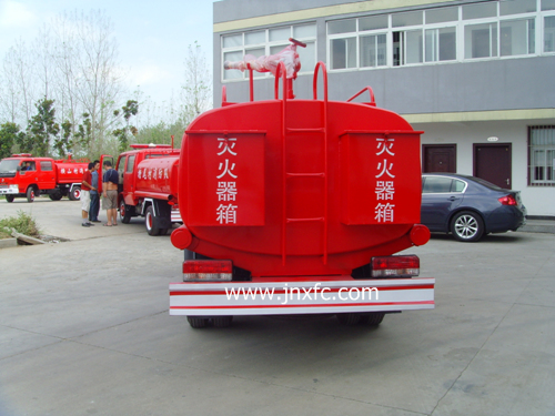 东风小霸王双排供水消防车